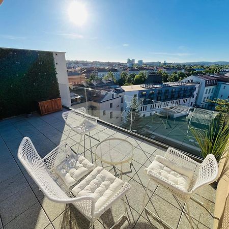 Brno City Center Apartment With Parking And A Big Terrace Luaran gambar