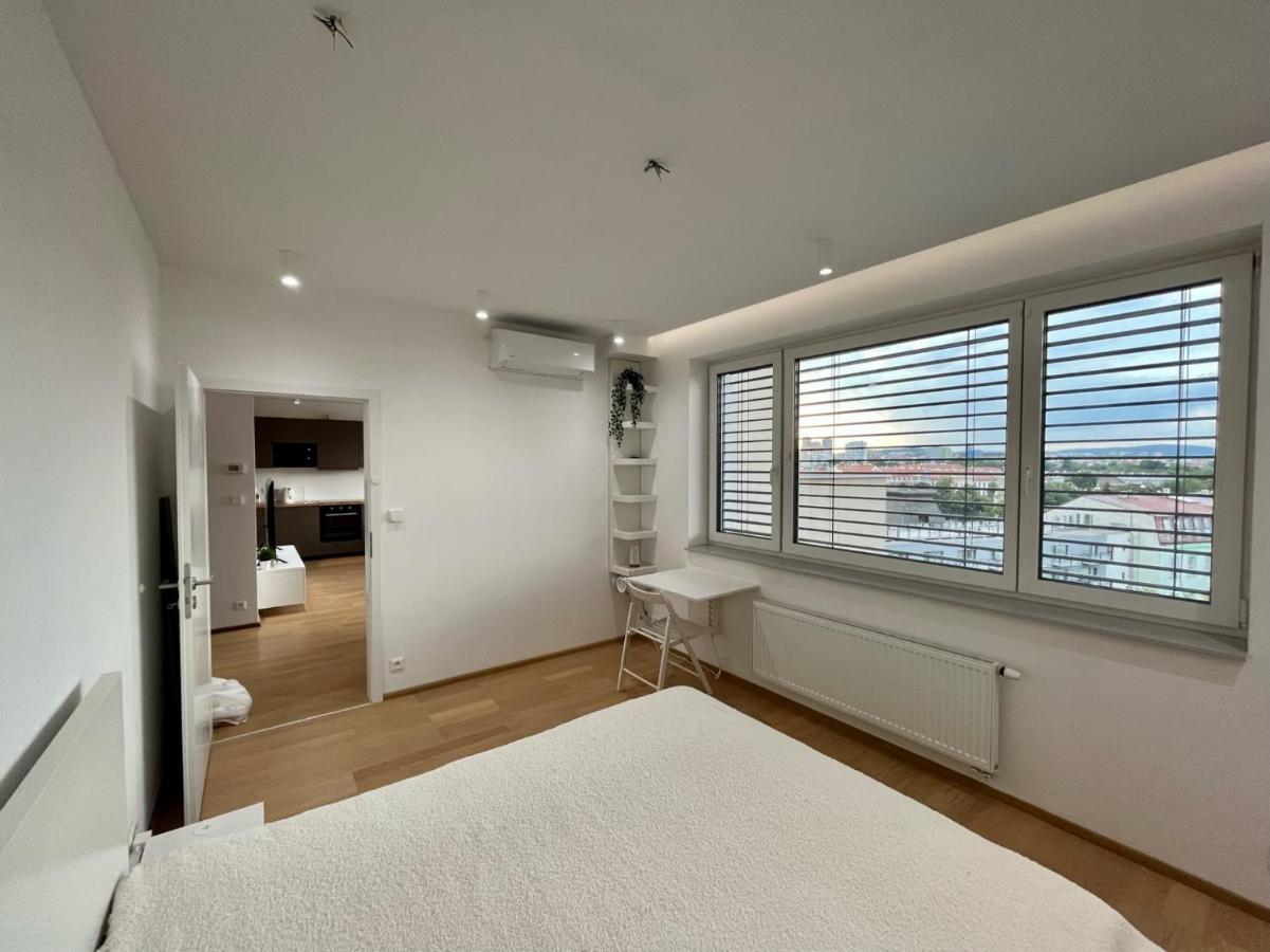 Brno City Center Apartment With Parking And A Big Terrace Luaran gambar