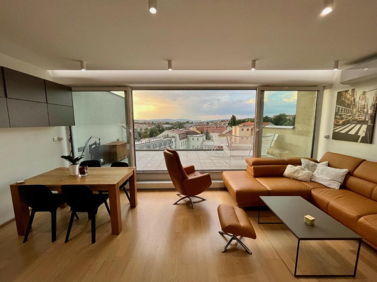 Brno City Center Apartment With Parking And A Big Terrace Luaran gambar